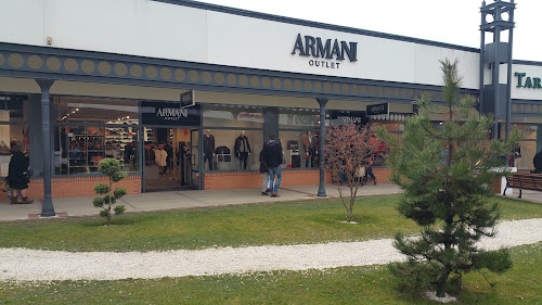 Magasin de vêtements Armani Pont-Sainte-Marie