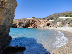 Photo de Paralia Kapi entouré de montagnes
