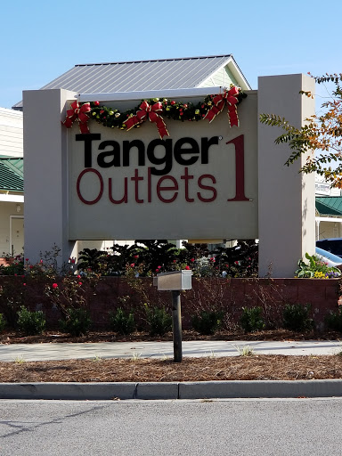 Outlet Mall «Tanger Outlet Hilton Head», reviews and photos, 1414 Fording Island Rd, Bluffton, SC 29910, USA