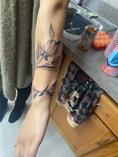 Tattoo Shop «Black Rose Tattoo», reviews and photos, 20 S Gilbert St, South Elgin, IL 60177, USA