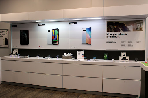 Cell Phone Store «Verizon Wireless Hopkinton», reviews and photos, 89 W Main St, Hopkinton, MA 01748, USA