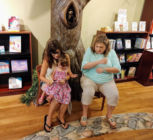 Book Store «Read Between the Lynes», reviews and photos, 111 E Van Buren St, Woodstock, IL 60098, USA