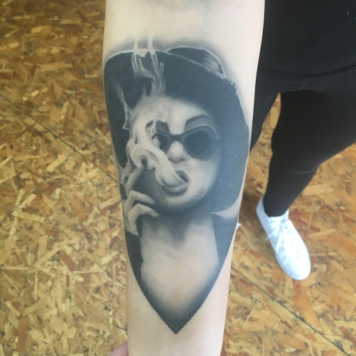 Tattoo Shop «12 Volt Tattoo Chico», reviews and photos, 194 E 8th St, Chico, CA 95928, USA