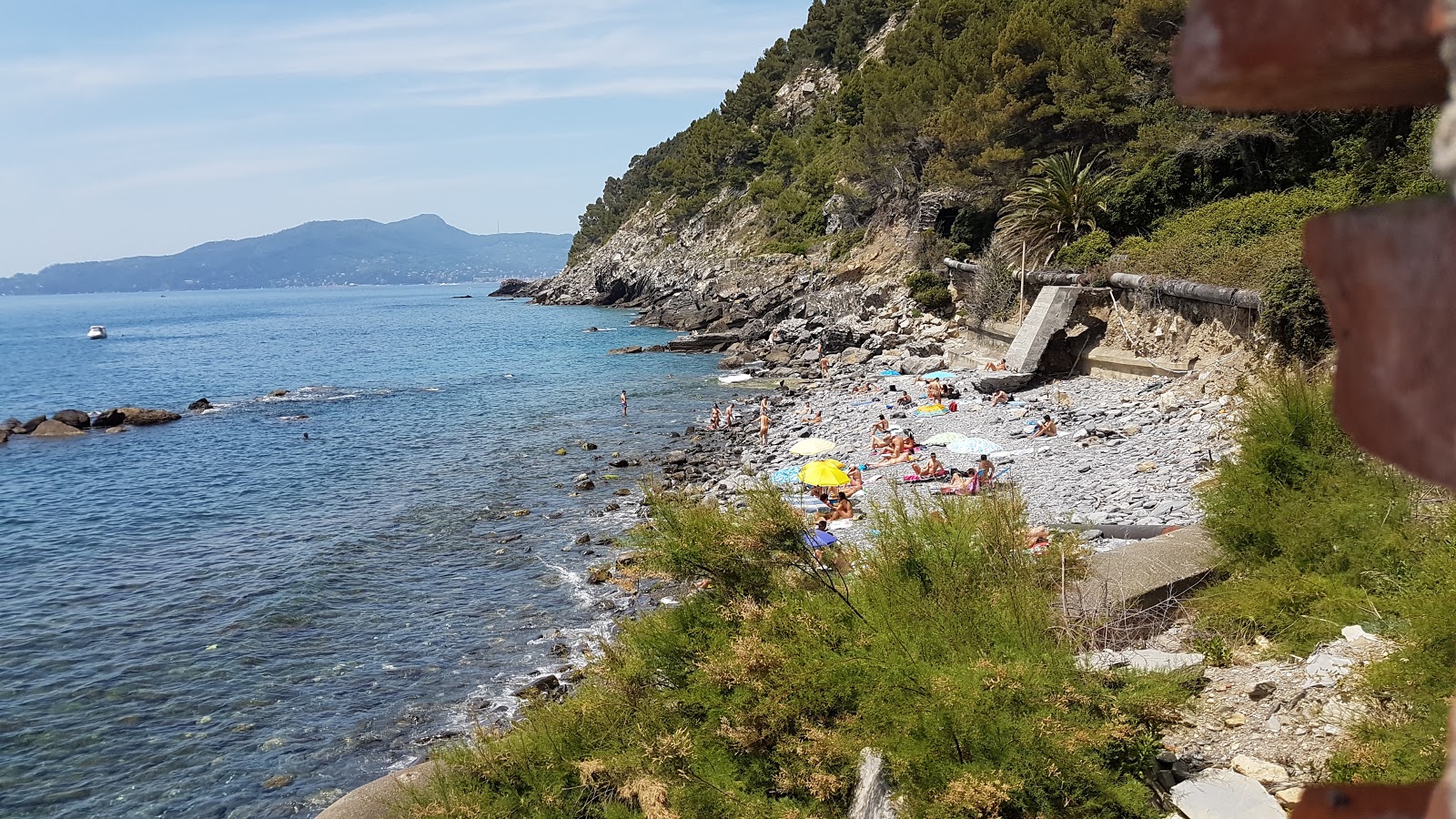 Fotografie cu Spiaggia Nudista Chiavari cu o suprafață de pietre