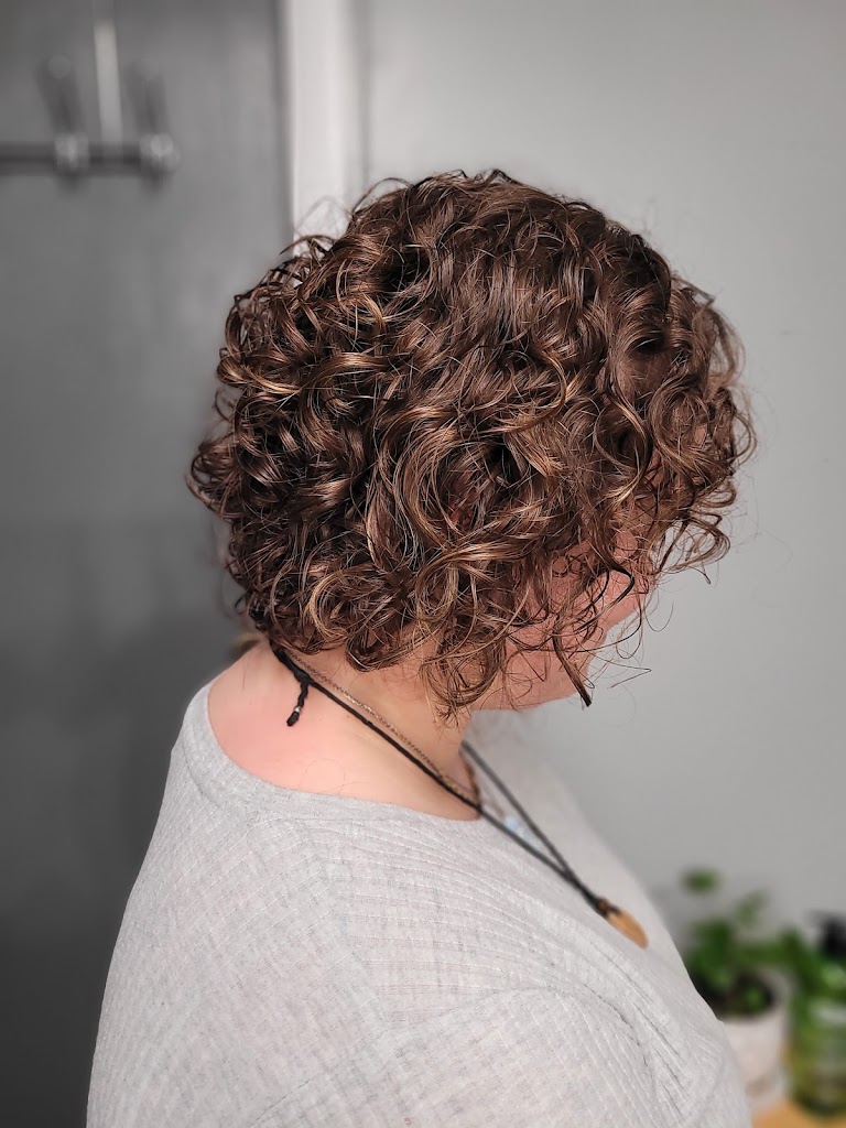 Studio 19 Salon 46526