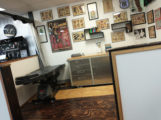 Tattoo Shop «Lawrence Tattoo Company», reviews and photos, 600 Lawrence Ave #2a, Lawrence, KS 66049, USA