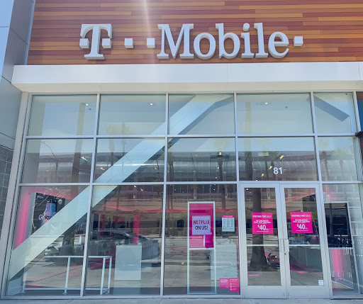 Cell Phone Store «T-Mobile», reviews and photos, 81 S Pine Ave, Long Beach, CA 90802, USA