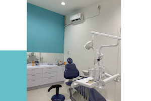 iSmile Dental Clinic Gusti Hamzah image