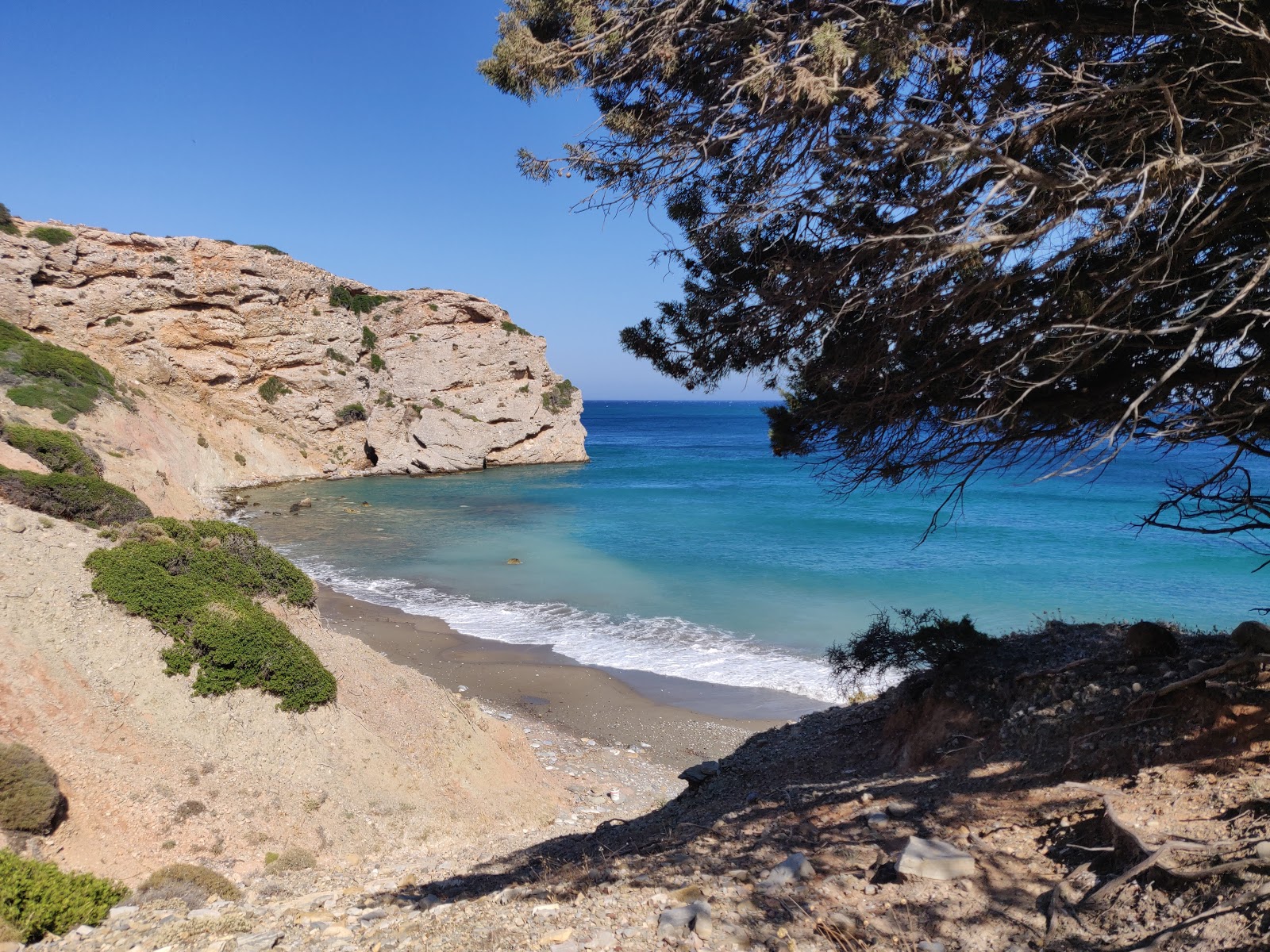 Foto di Hochlakas beach con una superficie del sabbia marrone
