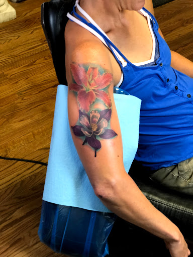 Tattoo Shop «Castle Rock Tattoo and Laser Removal Co.», reviews and photos, 518 Wilcox St, Castle Rock, CO 80104, USA