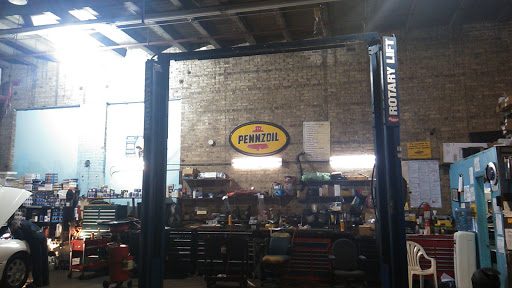 Auto Repair Shop «Halsted Auto Repair», reviews and photos, 1014 N Halsted St, Chicago, IL 60642, USA