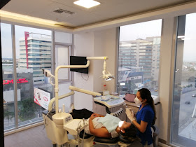 SMILING DENTAL CLINIC GUAYAQUIL