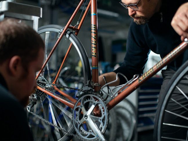 Zweifach Velos Reparaturen & Secondhand-Kleider - Fahrradgeschäft