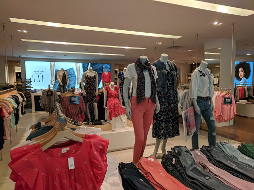 Clothing Store «Gap», reviews and photos, 700 SW 5th Ave, Portland, OR 97204, USA