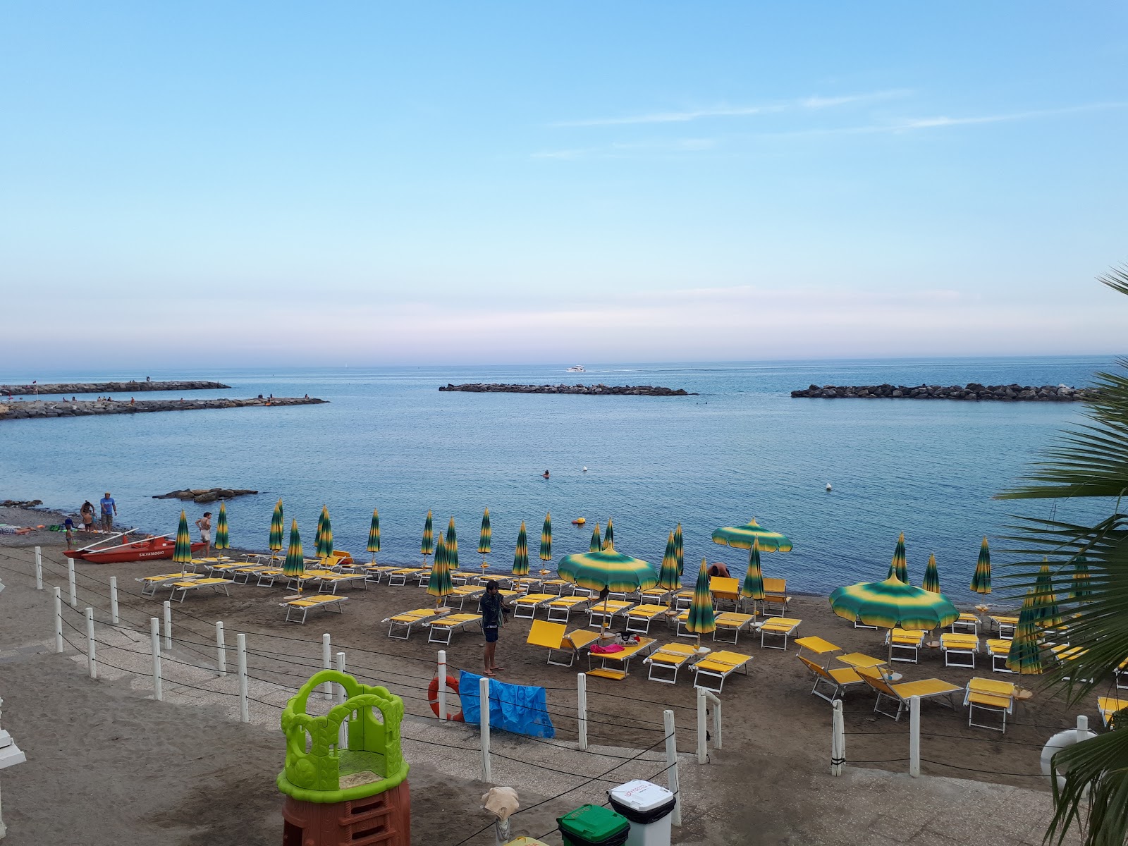 Photo de Spiaggia Delle Nazioni avec un niveau de propreté de partiellement propre