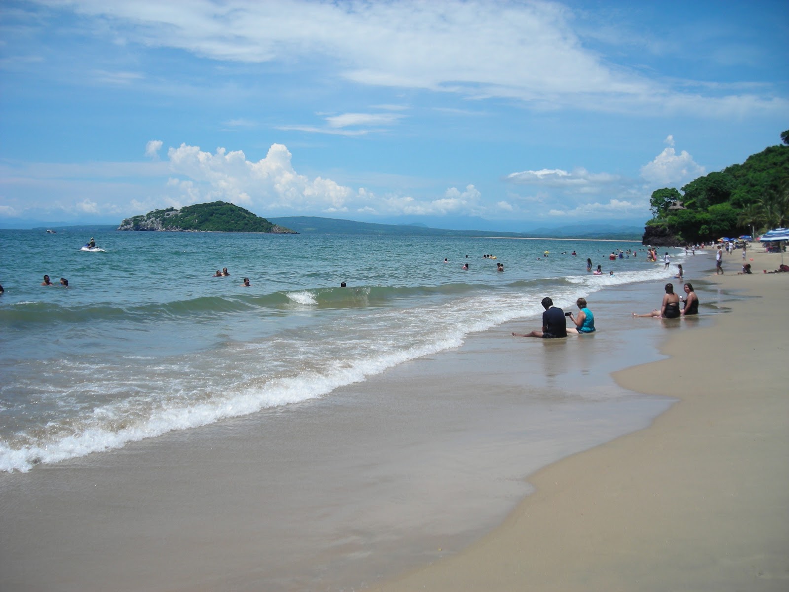 Foto de Los Ayala beach con parcialmente limpio nivel de limpieza