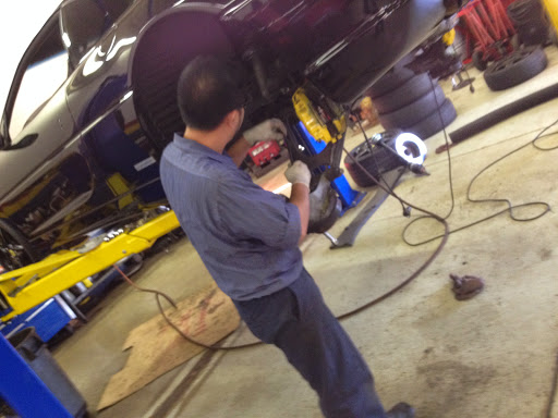 Auto Repair Shop «Performance Auto Center», reviews and photos, 1051 Bonaventure Dr, Elk Grove Village, IL 60007, USA