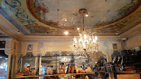 Vitrine du Restaurant Au Petit Versailles du Marais à Paris - n°17