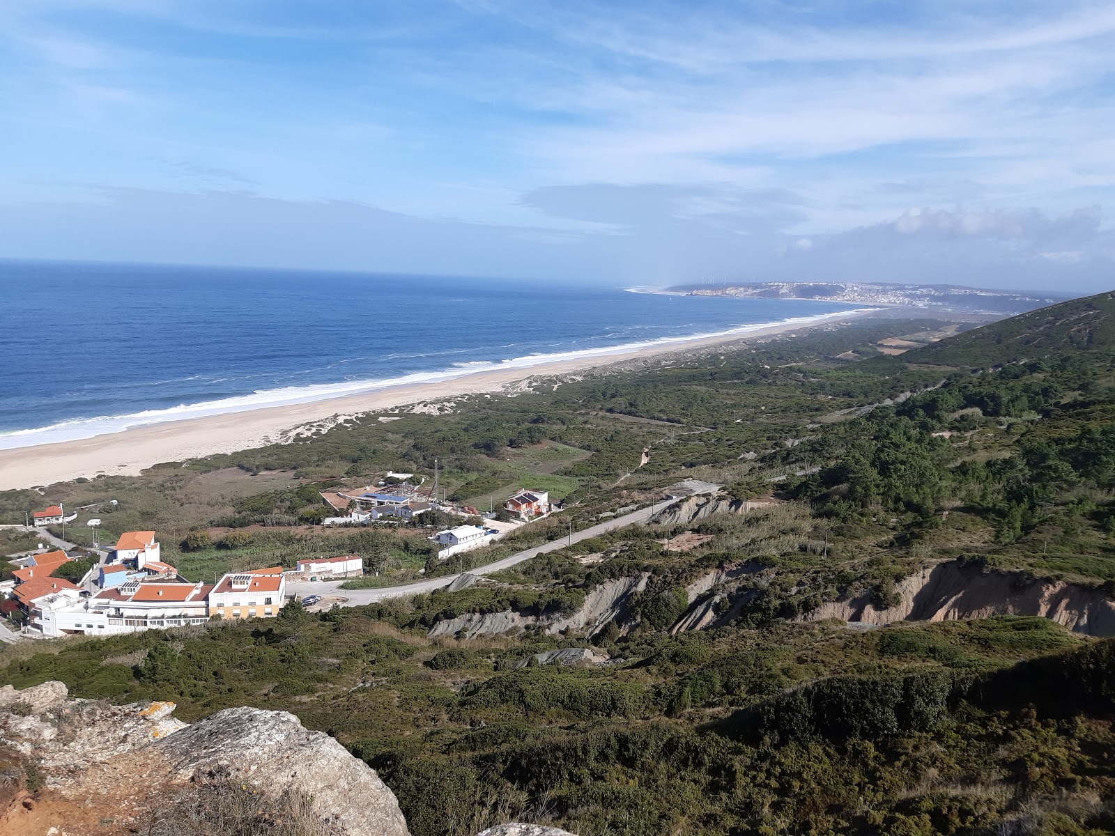 Foto van Praia do Salgado en de nederzetting