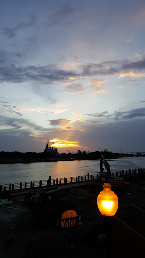 Eclectic Restaurant «Riverboat Landing», reviews and photos, 2 Market St, Wilmington, NC 28401, USA