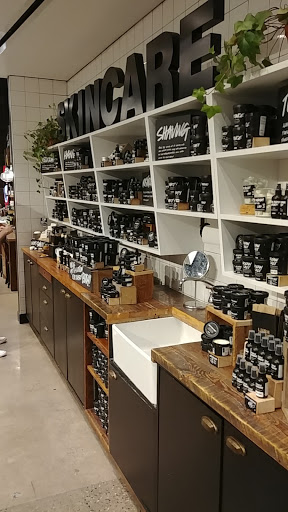 Cosmetics Store «Lush», reviews and photos, 112 E Broadway, Bloomington, MN 55425, USA