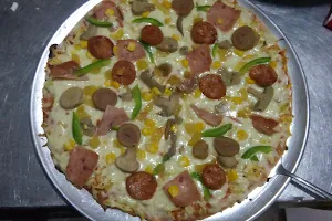 Chiris Pizza image