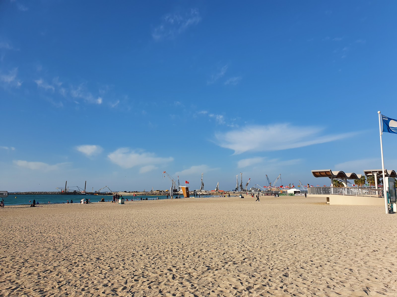 Zdjęcie Jumeira Public beach z poziomem czystości wysoki