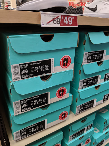 Shoe Store «Famous Footwear», reviews and photos, 7850 N Via Del Rio, Fresno, CA 93720, USA