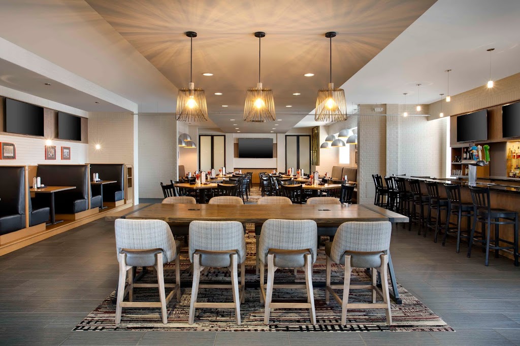 Coaches Sports Bar & Grill 60638