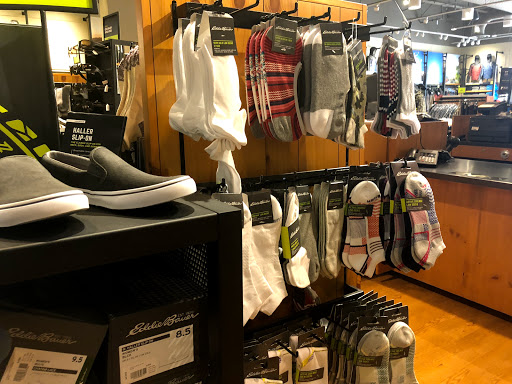 Clothing Store «Eddie Bauer Outlet», reviews and photos, 18501 Outlet Blvd #300, Chesterfield, MO 63005, USA