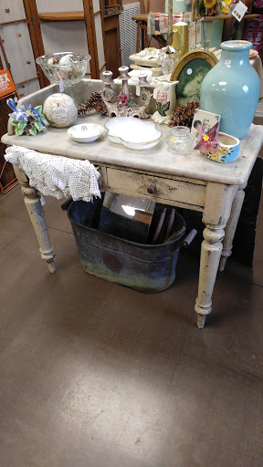 Grocery Store «Troutt Old Time General Store And Market», reviews and photos, 433 N 4th St, Paducah, KY 42001, USA