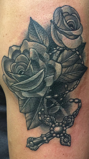 Tattoo Shop «A Thin Line Tattoo», reviews and photos, 9 E Wilson St, Batavia, IL 60510, USA