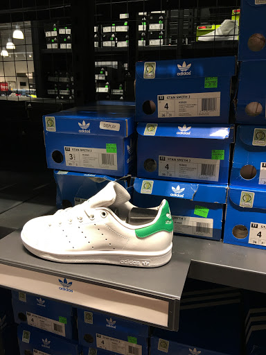 Sporting Goods Store «adidas Outlet Store Woodburn», reviews and photos, 1001 N Arney Rd Ste 400, Woodburn, OR 97071, USA