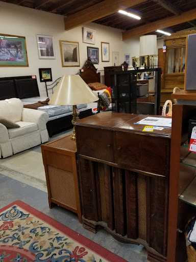 Furniture Store «Furniture Plus Consignment Warehouse, Inc», reviews and photos, 1300 E Main St, Puyallup, WA 98372, USA