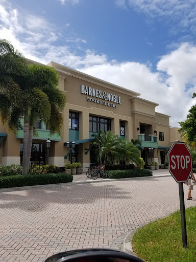 Book Store «Barnes & Noble Booksellers Boca Raton», reviews and photos, 1400 Glades Rd, Boca Raton, FL 33431, USA