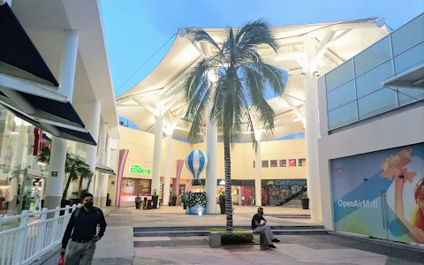 Centro Comercial "Outlet," image
