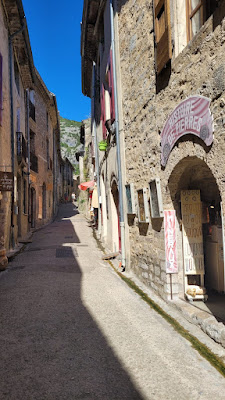 Histoire de Pierres à Saint-Guilhem-le-Désert