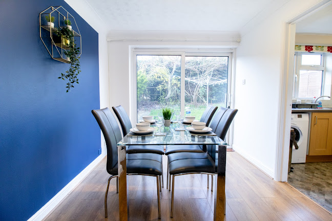 Chique Properties Serviced Accommodation in Milton Keynes, Liverpool & Sheffield Phone number