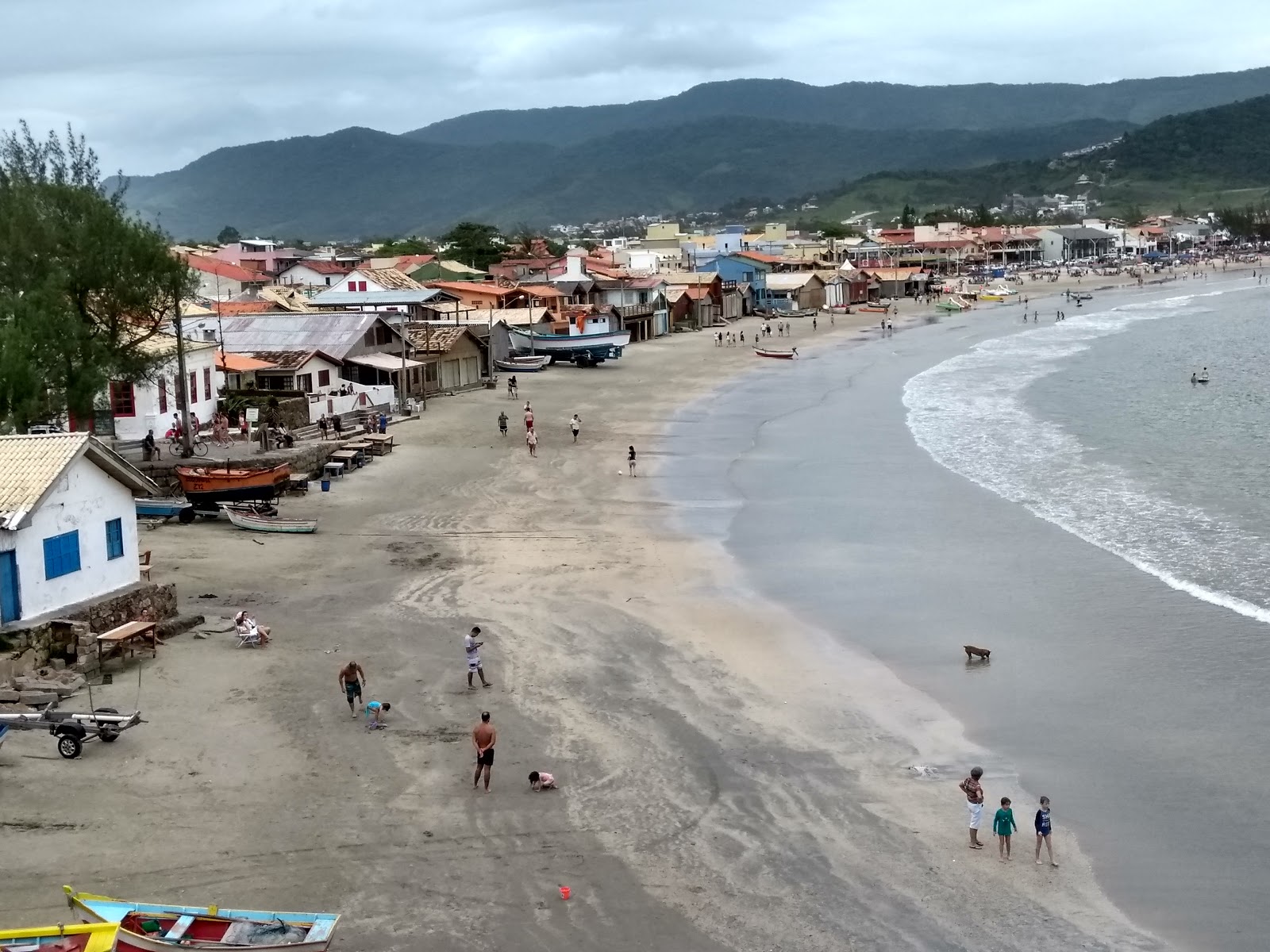 Fotografija Praia de Garopaba priljubljeno mesto med poznavalci sprostitve