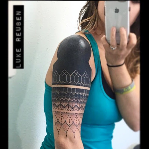 Tattoo Shop «Aardvark Tattoo Company», reviews and photos, 14804 SE Powell Blvd, Portland, OR 97236, USA