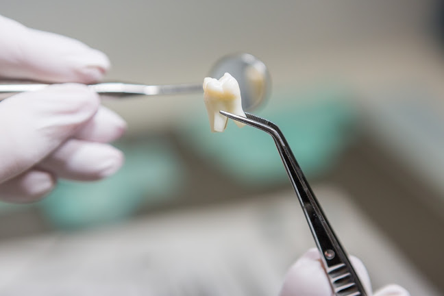 Genesis Dental Clinics - Dentista