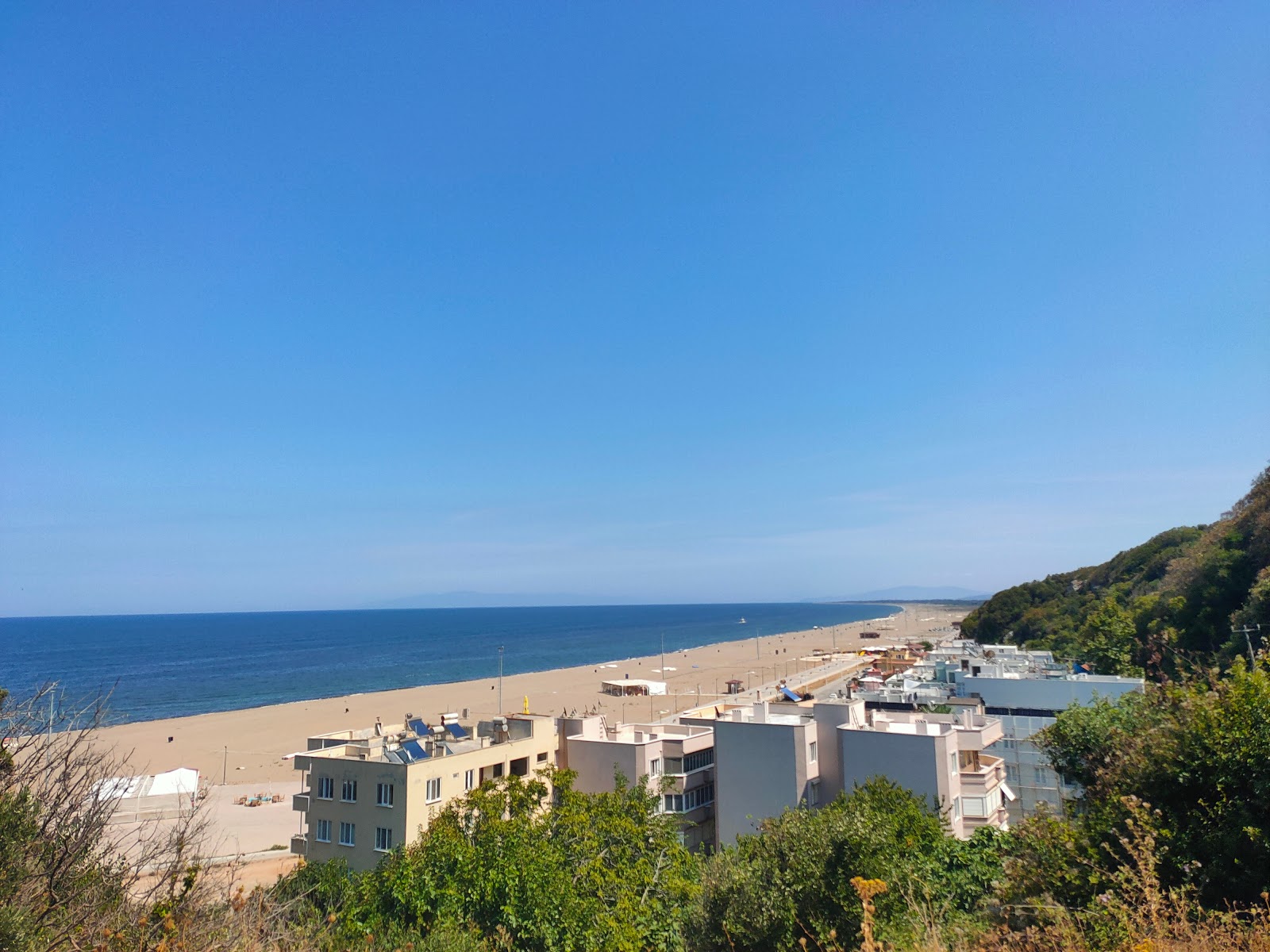 Foto av Karacabey beach med turkos rent vatten yta