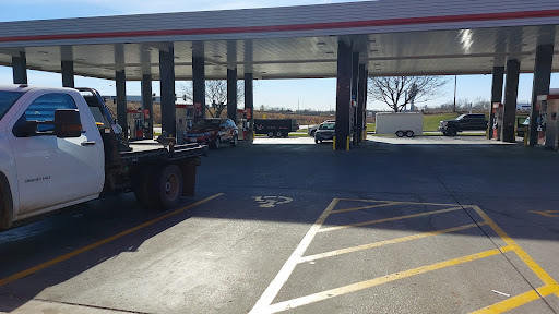 Gas Station «QuikTrip», reviews and photos, 8600 Pleasant Valley Rd, Pleasant Valley, MO 64068, USA