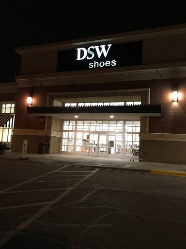 Shoe Store «DSW Designer Shoe Warehouse», reviews and photos, 9200 Hudson Rd, Woodbury, MN 55125, USA