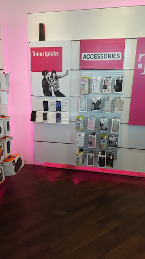 Cell Phone Store «T-Mobile», reviews and photos, 1516 SW Roxbury St a, Seattle, WA 98106, USA