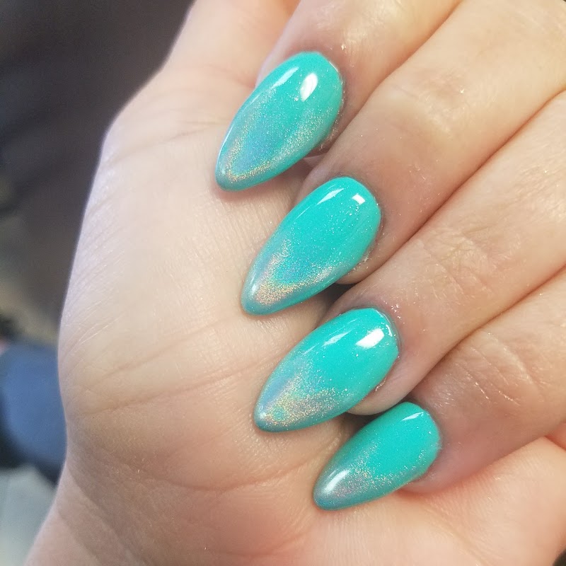 Classique Nails