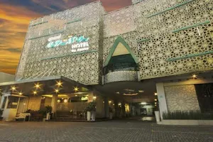 Grand Amira Hotel by Azana image
