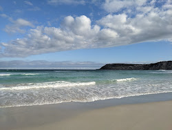 Pennington Bay Beach'in fotoğrafı dağlarla çevrili