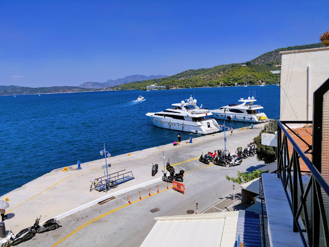 Manessi City Boutique Hotel - Breakfasts Roof Garden