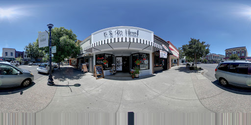 K & M Floral & Interior Plant Designs, 537 Main St, Woodland, CA 95695, USA, 